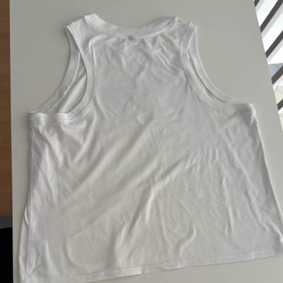 Vuori Energy Tank Medium - Picture 2 of 3